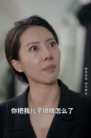 胸大黑丝长腿美女